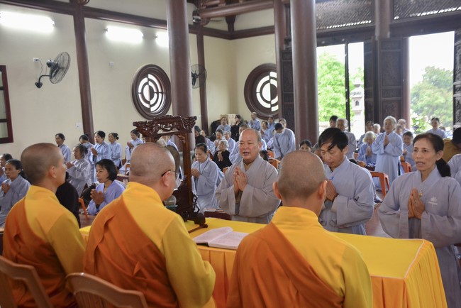 The Eight Precept Retreat  at Tay Khanh pagoda, Thai Binh